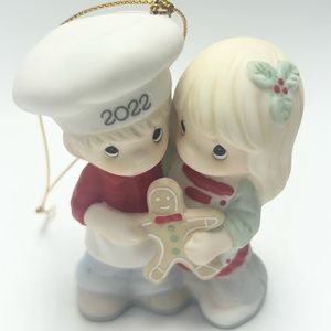 👧🏼🧒🏼🎄🔴🟢 Precious Moments - Christmas Porcelain Ornament.